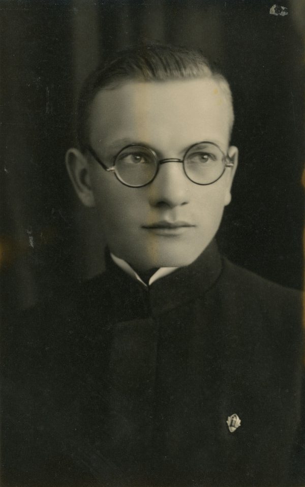 Antanas Šapalas, Žiburio gimnazijos abiturientas. 1934m.